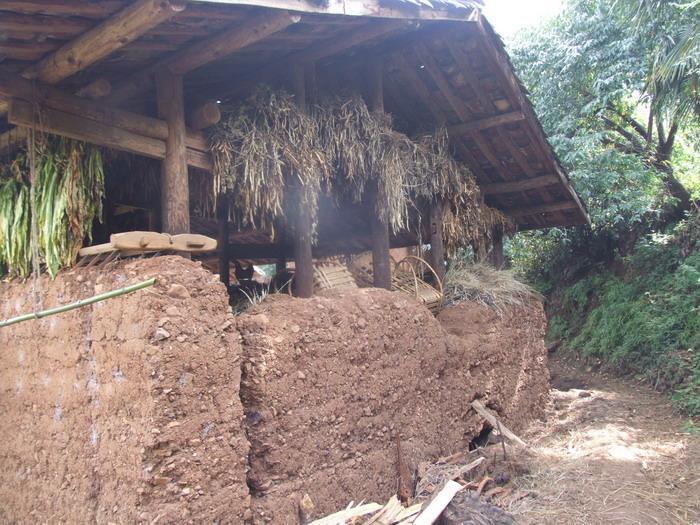 麥凹村(雲南宣威市務德鎮下轄村) 麥凹村(雲南宣威市務德鎮下轄村)