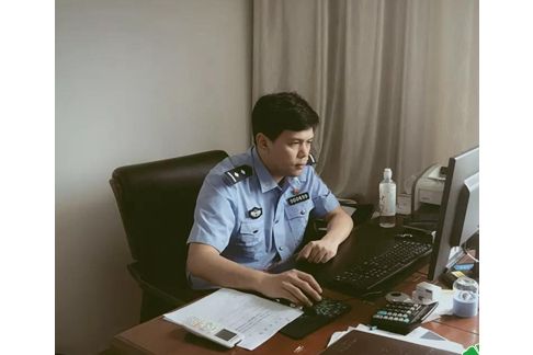 鄧天鵬(廣西壯族自治區公安廳交警總隊幹部) 鄧天鵬(廣西壯族自治區公安廳交警總隊幹部)