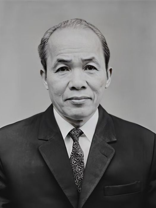 黃英(越共早期革命者,中央書記處原書記,越南政府原副總理) 黃英(越共早期革命者,中央書記處原書記,越南政府原副總理)