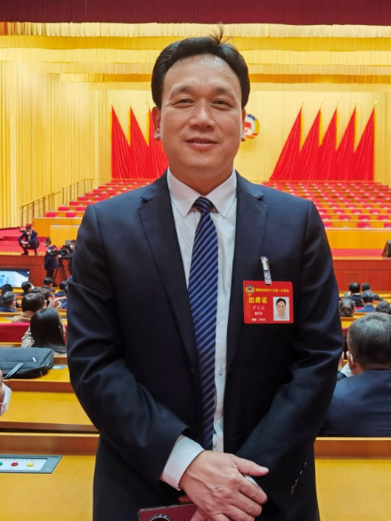 羅文斌(湖南省政協委員,湖南恆岳重鋼鋼結構工程有限公司董事長) 羅文斌(湖南省政協委員,湖南恆岳重鋼鋼結構工程有限公司董事長)