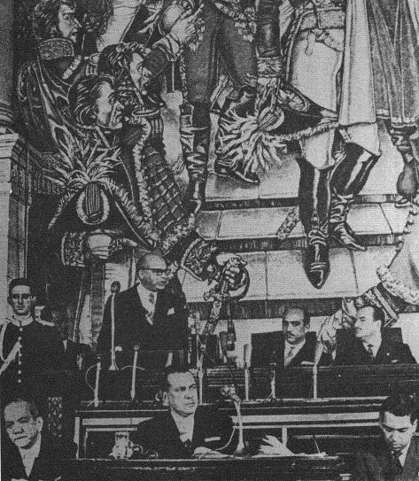 1966年8月7日，耶拉斯宣誓就職總統