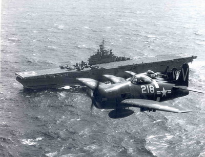 1948 年F8F-1 編隊掠過“福吉谷”號航母