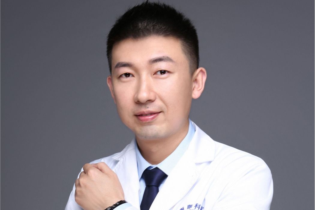 李春明(杭州朝聚眼科醫院屈光中心院長) 李春明(杭州朝聚眼科醫院屈光中心院長)