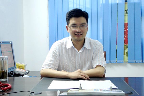 張曉彬(四川省南部中學黨委書記、校長) 張曉彬(四川省南部中學黨委書記、校長)