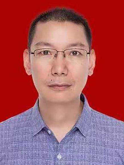 海傑(河南省鄭州市中原區司法局黨組成員、副局長) 海傑(河南省鄭州市中原區司法局黨組成員、副局長)