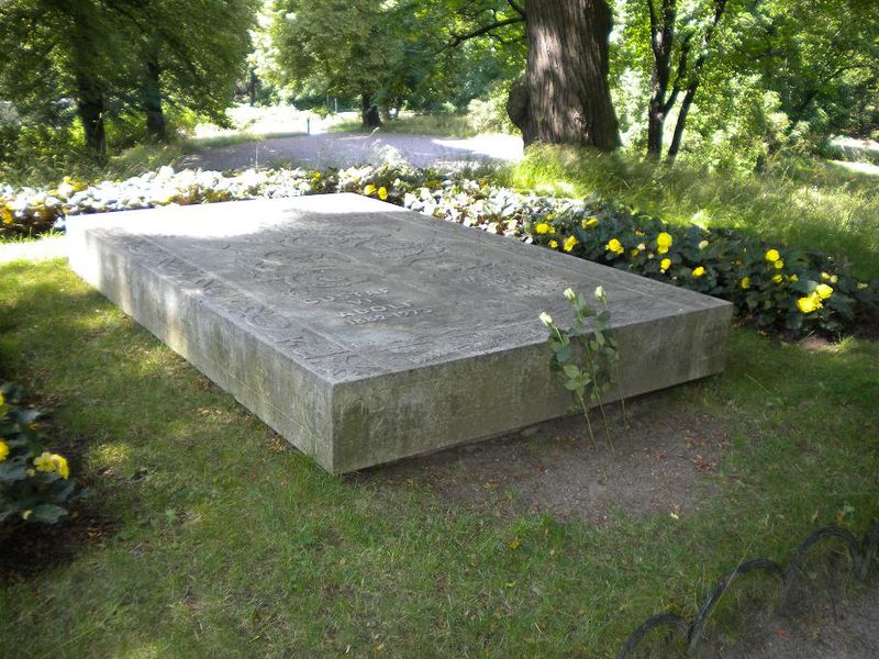瑞典國王古斯塔夫六世·阿道夫及其兩任妻子的墓地