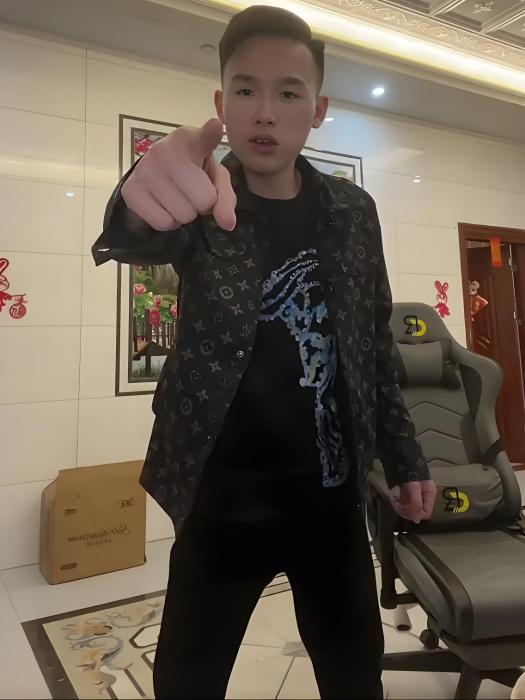 大表哥BGL❗️ 大表哥BGL❗️