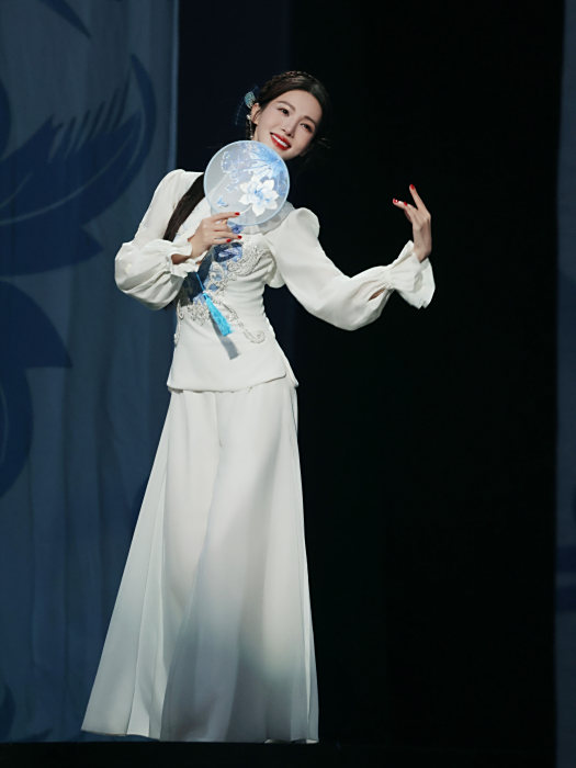 青花瓷(2024年金晨表演的舞蹈節目) 青花瓷(2024年金晨表演的舞蹈節目)