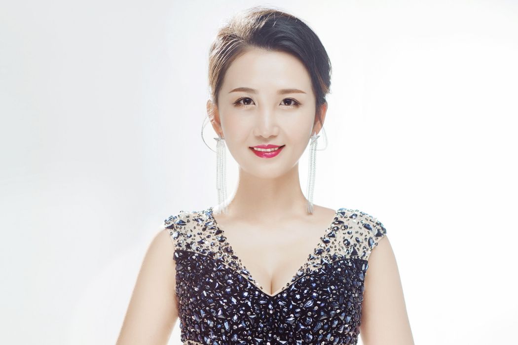 李名玉 李名玉
