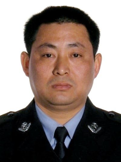 何杰(銅陵市公安分局黨委委員、副局長) 何杰(銅陵市公安分局黨委委員、副局長)