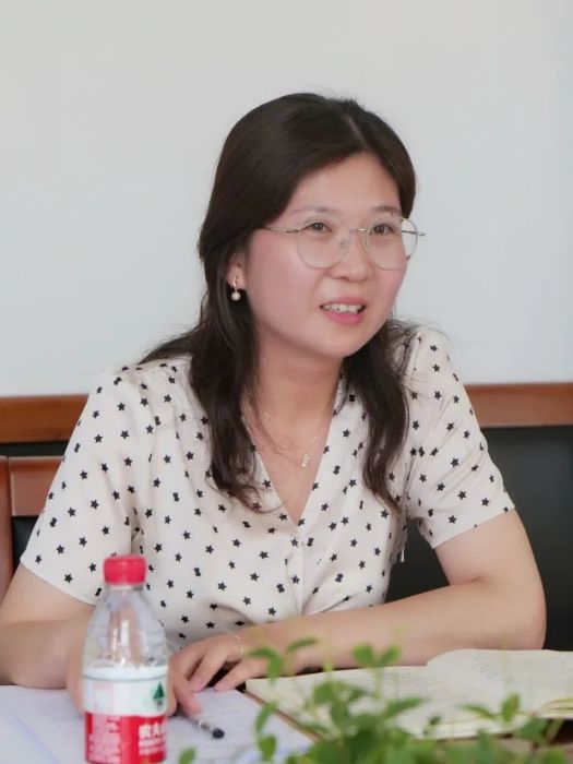 陳妍(河南省第十四屆人大代表,鶴壁市淇濱污水處理有限責任公司生產班組長) 陳妍(河南省第十四屆人大代表,鶴壁市淇濱污水處理有限責任公司生產班組長)