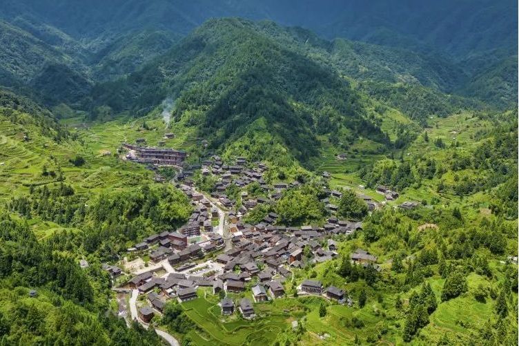 毛坪村(貴州省黔東南苗族侗族自治州雷山縣方祥鄉下轄行政村,第二批中國傳統村落。) 毛坪村(貴州省黔東南苗族侗族自治州雷山縣方祥鄉下轄行政村,第二批中國傳統村落。)