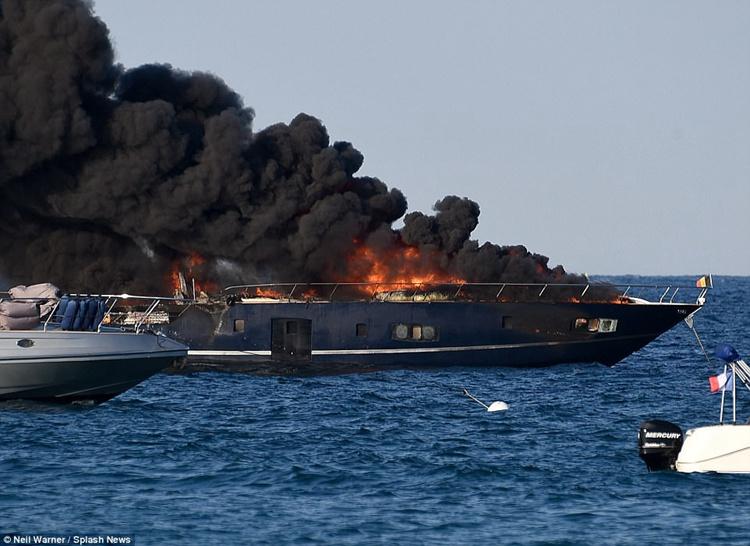 7·17法國遊艇火災事故