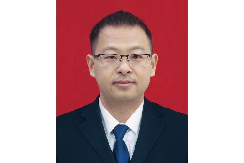 吳平輝(長沙市雨花區委常委、區人民政府常務副區長、雨花區三級調研員) 吳平輝(長沙市雨花區委常委、區人民政府常務副區長、雨花區三級調研員)