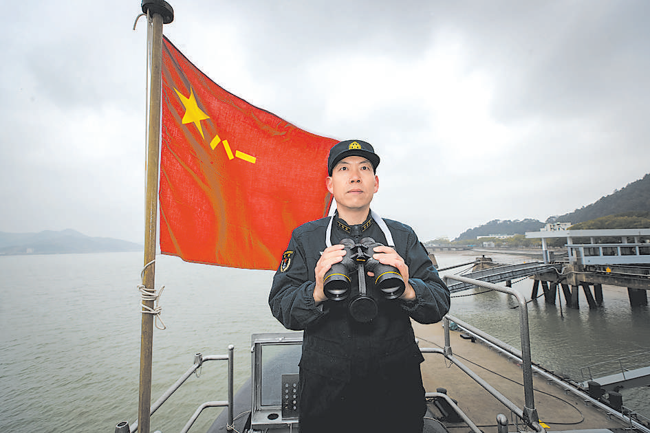 張洪星(東部戰區海軍某潛艇支隊艇長) 張洪星(東部戰區海軍某潛艇支隊艇長)