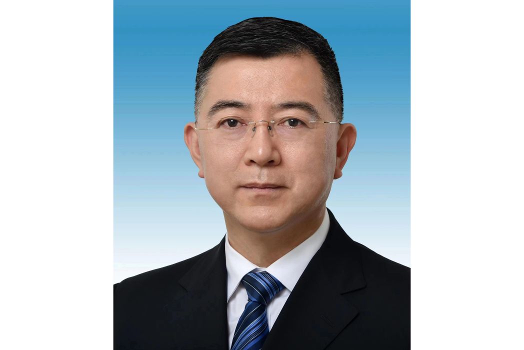 王龍(中國石油集團綜合管理部(黨組辦公室)副主任,貴州省遵義市委常委,市政府副市長) 王龍(中國石油集團綜合管理部(黨組辦公室)副主任,貴州省遵義市委常委,市政府副市長)