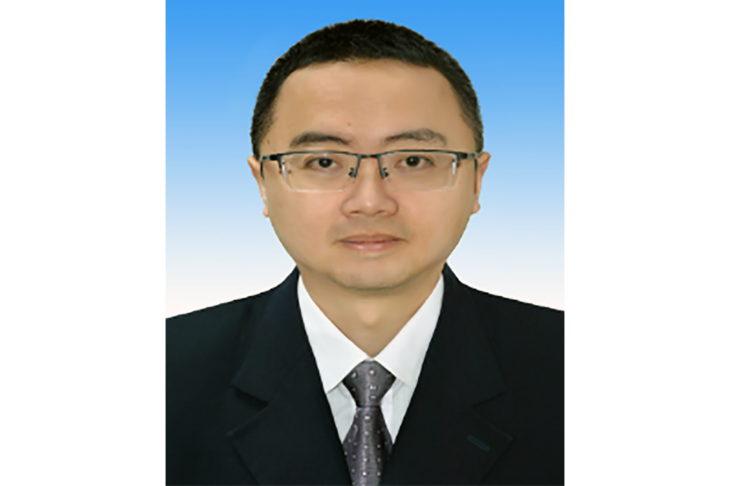 鐘偉(中共雅安市委黨校(行政學院)校(院)務委員、機關黨委專職書記) 鐘偉(中共雅安市委黨校(行政學院)校(院)務委員、機關黨委專職書記)
