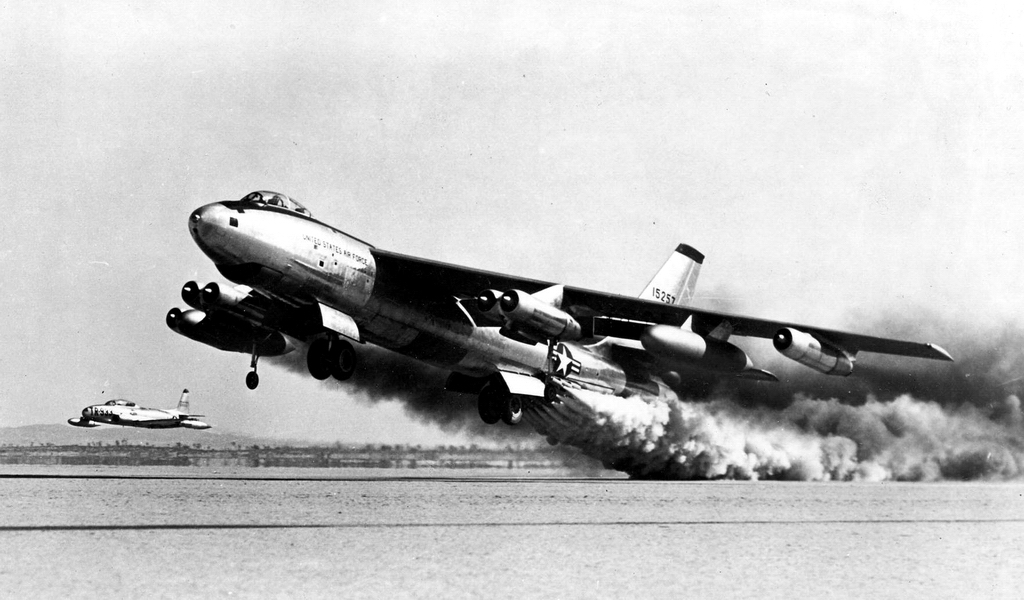 B-47起飛用助飛火箭提高推力