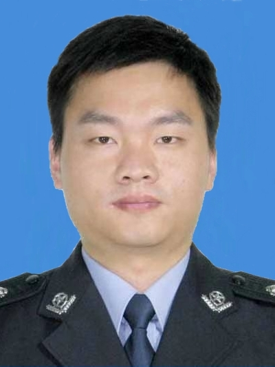 易偉(湖北省荊州市江陵縣政府副縣長、黨組成員,縣公安局黨委書記、局長、督察長) 易偉(湖北省荊州市江陵縣政府副縣長、黨組成員,縣公安局黨委書記、局長、督察長)