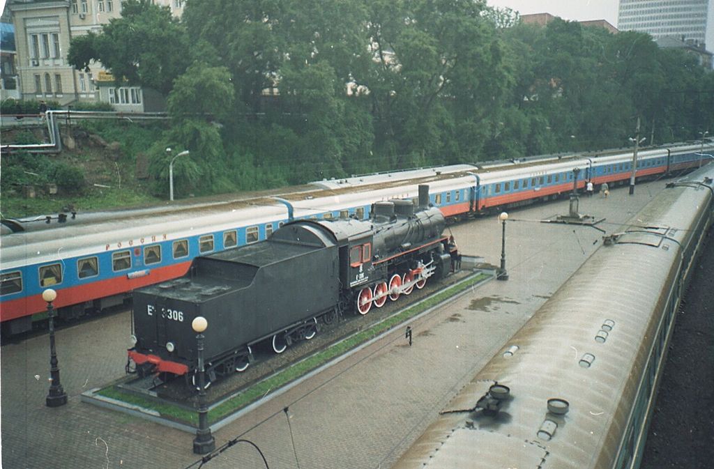 俄羅斯號列車停靠在符拉迪沃斯托克火車站