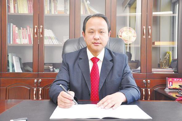 李玉忠(江陰市水利農機局設界室主任) 李玉忠(江陰市水利農機局設界室主任)