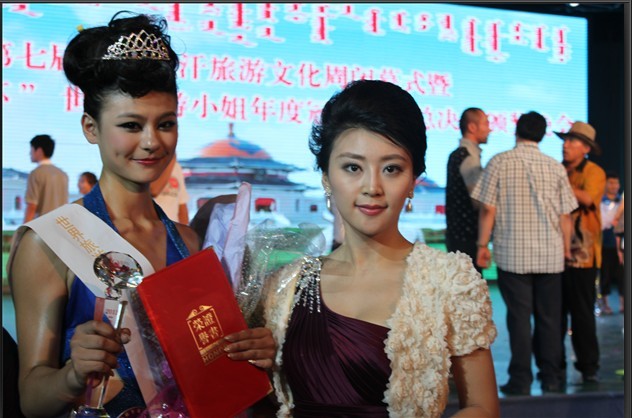 2011世界旅遊小姐張渲婕與2010年冠軍李丹
