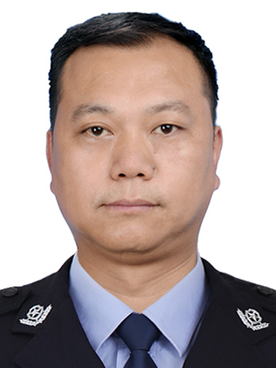 郭劍(新余市公安局黨委委員、特巡警支隊支隊長) 郭劍(新余市公安局黨委委員、特巡警支隊支隊長)