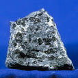 安山岩(中性的鈣鹼性噴出岩)
