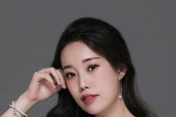 李嘉玲(中國美術家協會會員、版畫家。) 李嘉玲(中國美術家協會會員、版畫家。)