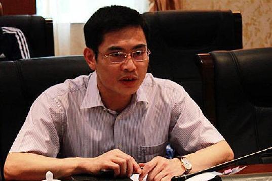 林青山(梅州市學藝中學校長，2005年2月起任職)