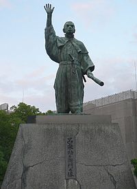 堺市民會館前的呂宋助左衛門銅像（1980年）