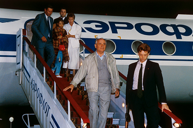 戈巴契夫攜家人在八一九政變後回國（1991年）