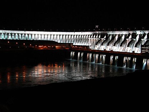 伊泰普水電站夜景