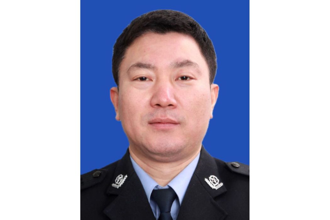 李春龍(黑龍江省七台河市桃山區政府副區長、桃山公安分局局長) 李春龍(黑龍江省七台河市桃山區政府副區長、桃山公安分局局長)
