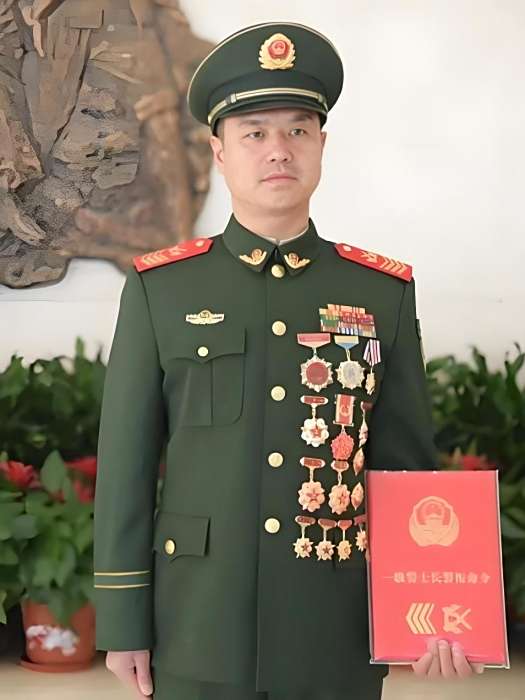 焦軍(武警第一機動總隊某部機械技師、一級警士長) 焦軍(武警第一機動總隊某部機械技師、一級警士長)
