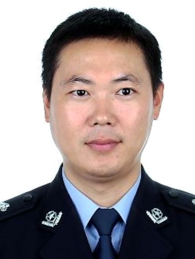 徐意(浙江省衢州市龍游縣公安局黨委委員、東華派出所所長) 徐意(浙江省衢州市龍游縣公安局黨委委員、東華派出所所長)