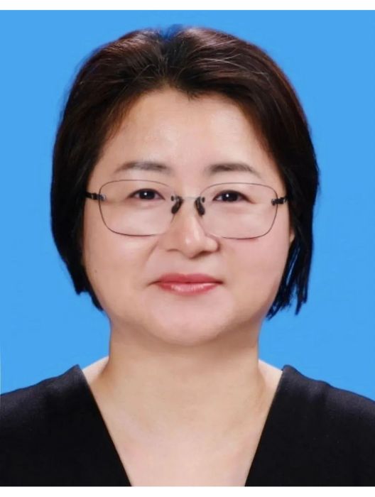 盧冶(香港大公文匯傳媒集團吉林省負責人,吉林省政協常委,民盟吉林省委會副主委) 盧冶(香港大公文匯傳媒集團吉林省負責人,吉林省政協常委,民盟吉林省委會副主委)