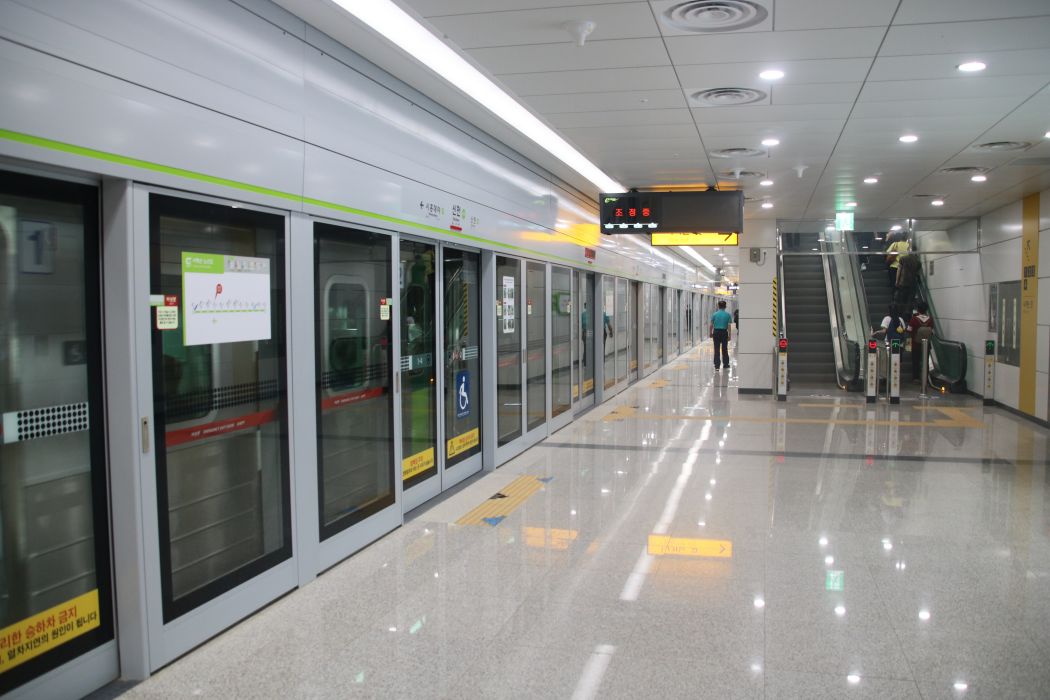 新川站(韓國京畿道始興市境內電鐵車站) 新川站(韓國京畿道始興市境內電鐵車站)