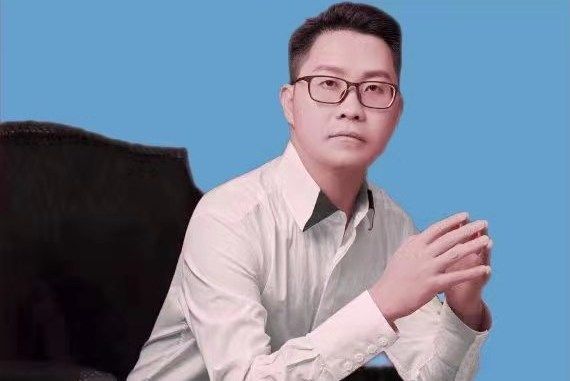 崔巍(中國詩書畫研究會三才書畫院院長) 崔巍(中國詩書畫研究會三才書畫院院長)