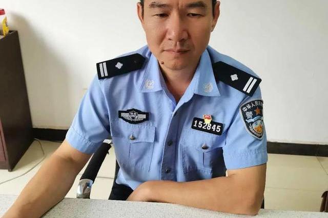 李傑文(湖南省郴州市宜章縣公安局刑偵大隊副大隊長) 李傑文(湖南省郴州市宜章縣公安局刑偵大隊副大隊長)