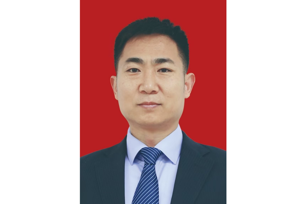 李清東(內蒙華電蒙東能源有限公司高家梁風電場場長) 李清東(內蒙華電蒙東能源有限公司高家梁風電場場長)