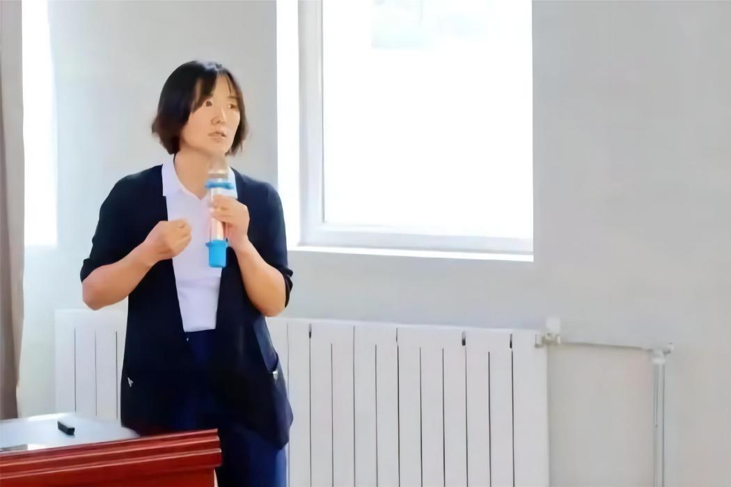 劉永梅(現任內蒙古鄂爾多斯市鄂托克前旗第三國小校長) 劉永梅(現任內蒙古鄂爾多斯市鄂托克前旗第三國小校長)