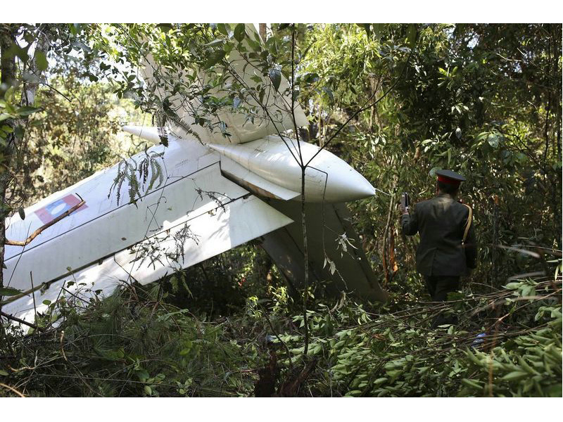 寮國安-74軍用飛機空難