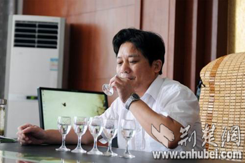 李淨(湖北枝江酒業總工程師) 李淨(湖北枝江酒業總工程師)