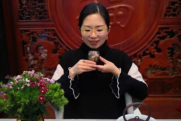 張燁(中國紫砂壺藝人) 張燁(中國紫砂壺藝人)