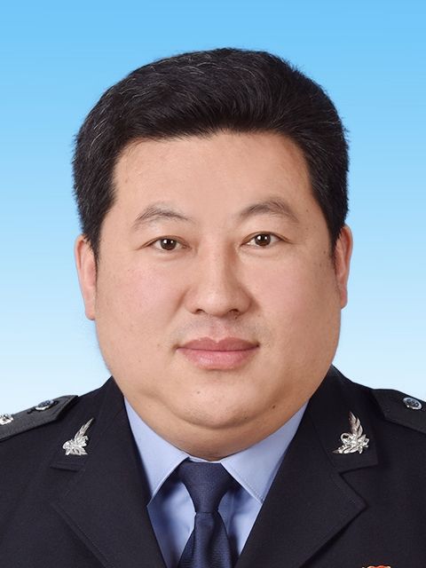馮偉(山東省棲霞市綜合行政執法局黨組成員、副局長) 馮偉(山東省棲霞市綜合行政執法局黨組成員、副局長)