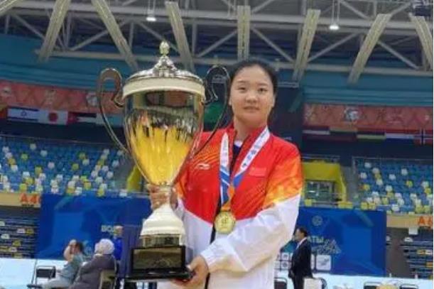 李婷(中國殘疾人運動員) 李婷(中國殘疾人運動員)