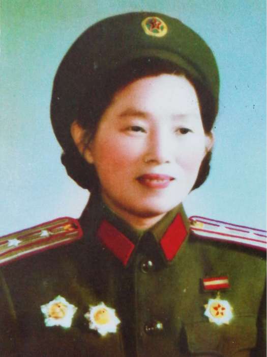譚嵐(泰國華裔紅軍女戰士、開國中校)