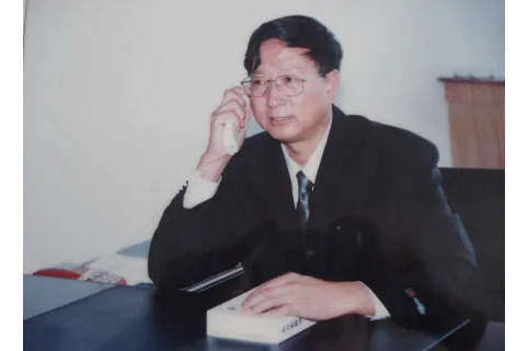 張潤鎖(呼和浩特市原政協副主席) 張潤鎖(呼和浩特市原政協副主席)