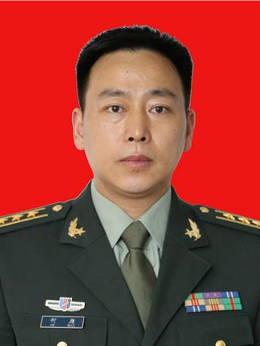 何彪(貴州省貴陽市修文縣委常委、縣人武部上校部長) 何彪(貴州省貴陽市修文縣委常委、縣人武部上校部長)